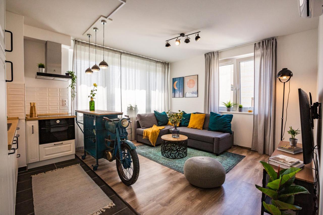 Stylish Oasis Central Apartment With Ac And Parking Будапеща Екстериор снимка