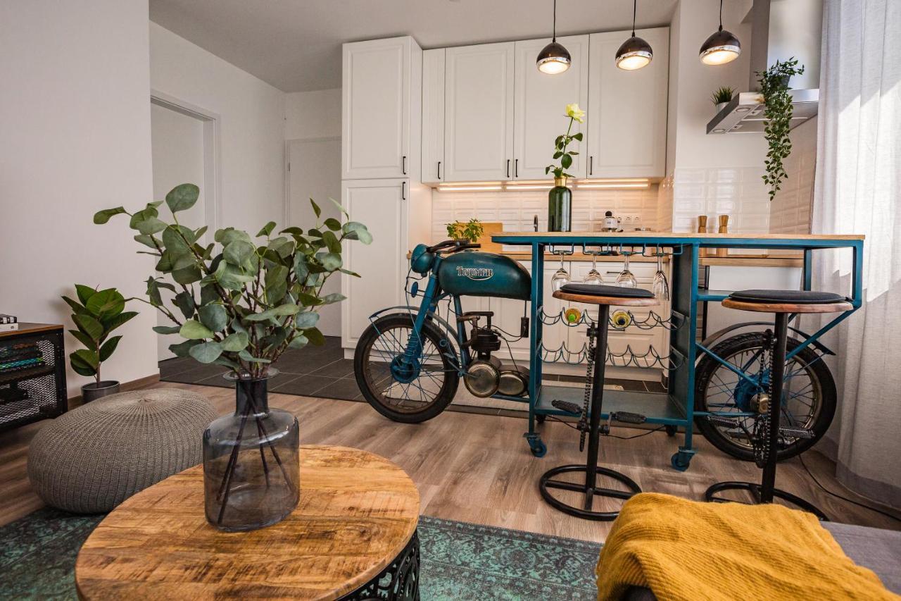 Stylish Oasis Central Apartment With Ac And Parking Будапеща Екстериор снимка